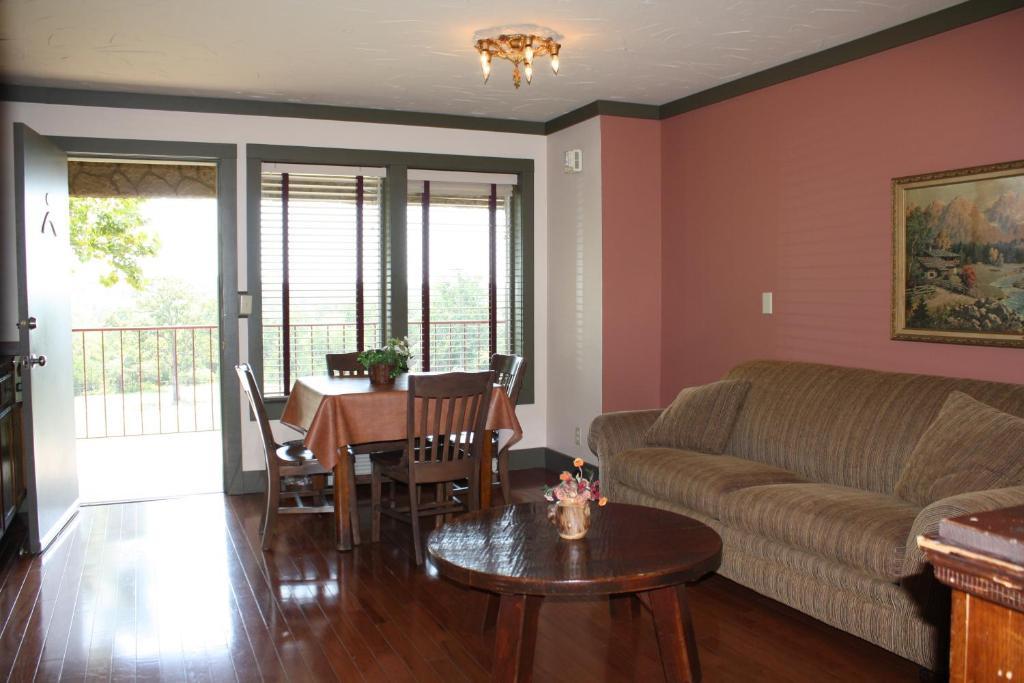 Outback Roadhouse Motel & Suites Branson Værelse billede